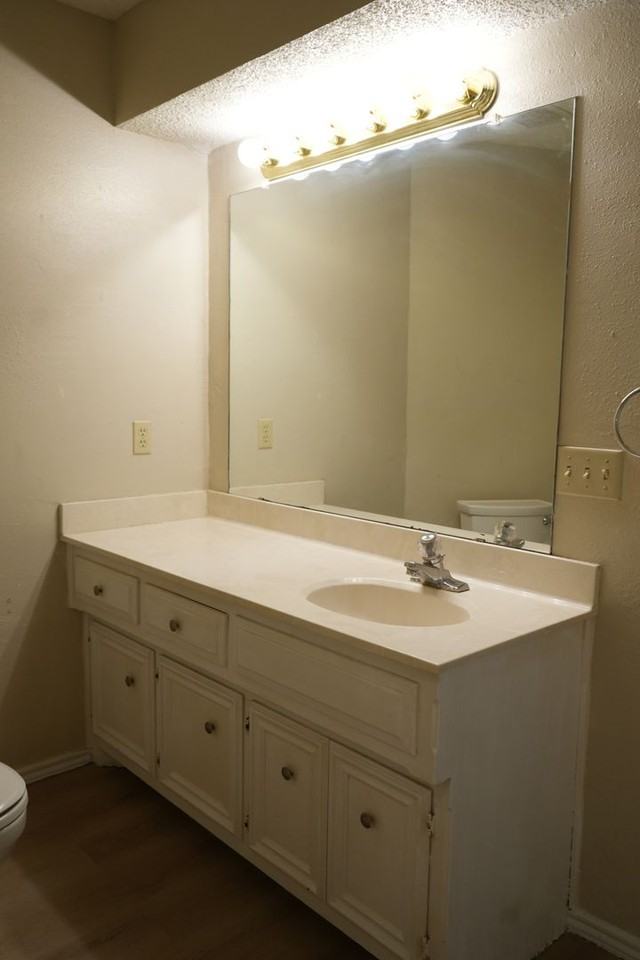 5560 93rd St - Photo 6 of 10