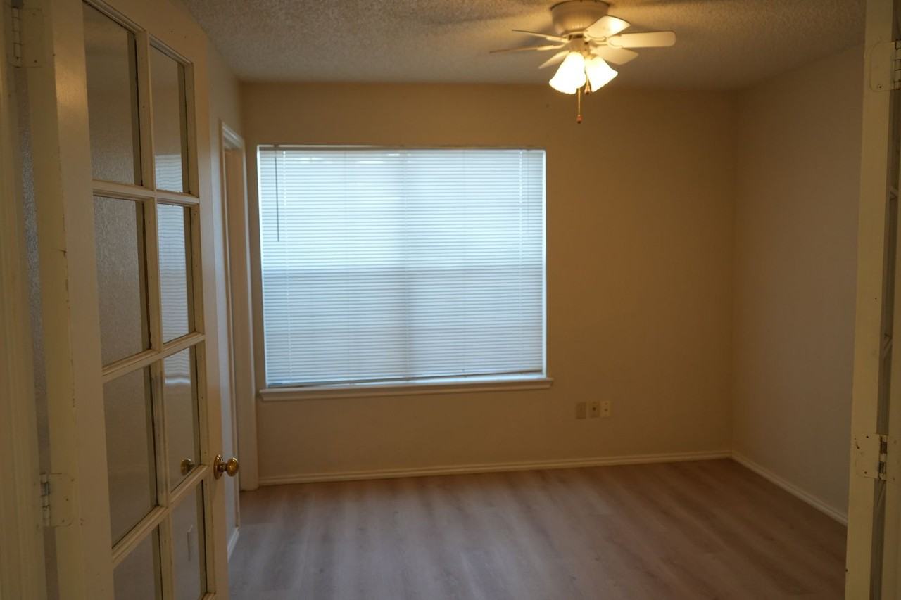 5560 93rd St - Photo 7 of 10