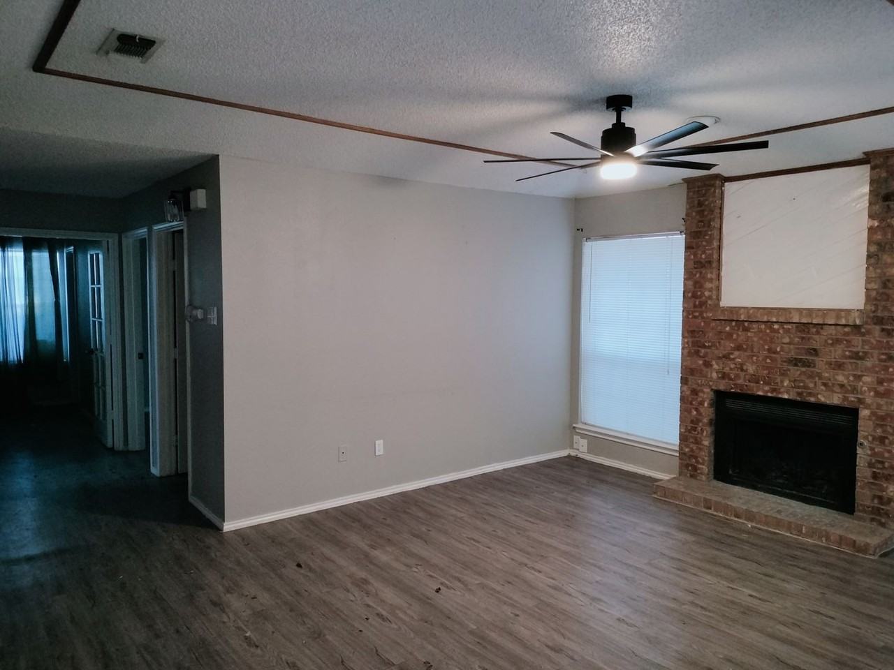 5545 93rd St - Photo 4 of 20