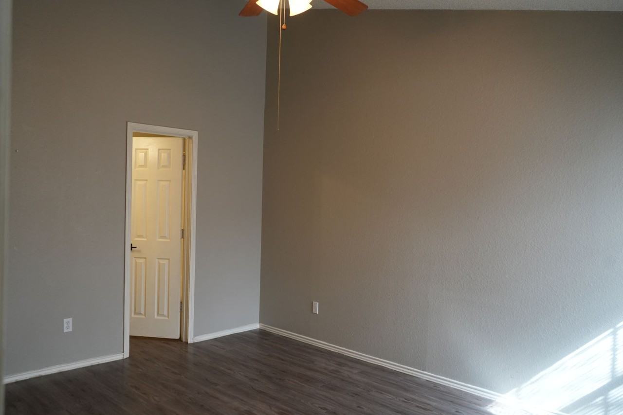 5545 93rd St - Photo 7 of 20