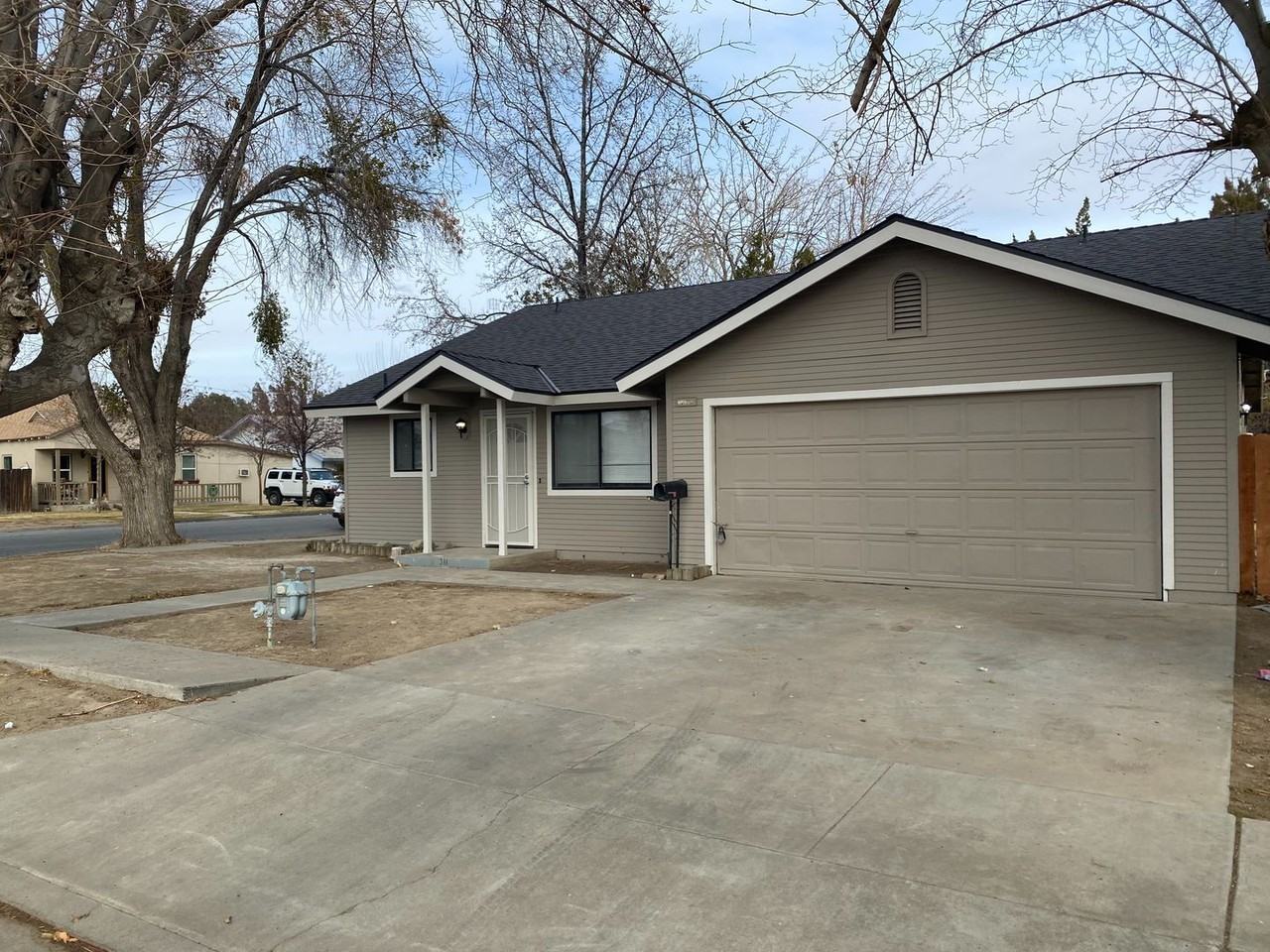 311 S Hachman St - Photo 2 of 16