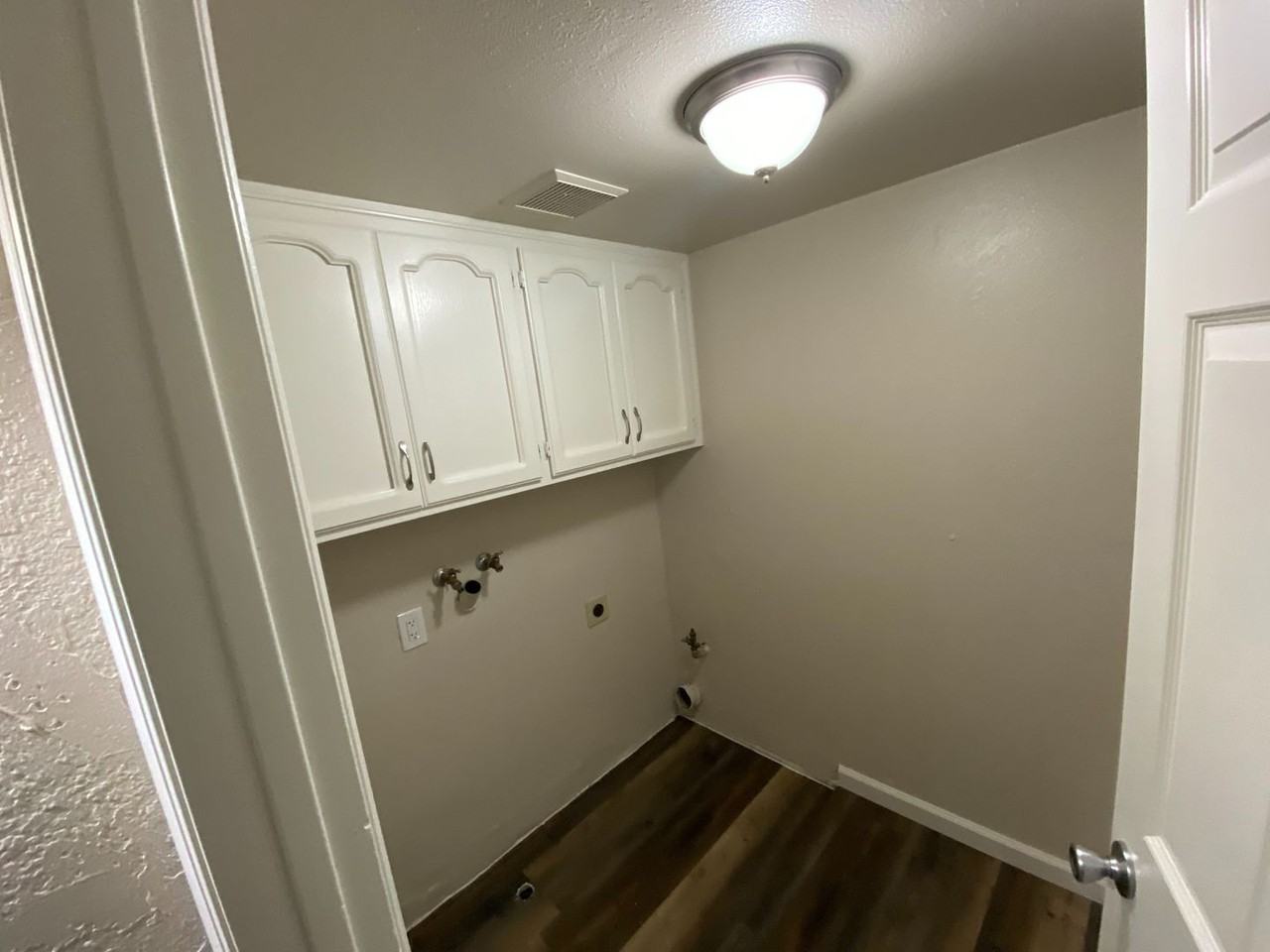 311 S Hachman St - Photo 4 of 16