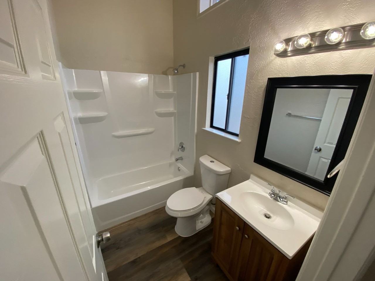 311 S Hachman St - Photo 5 of 16