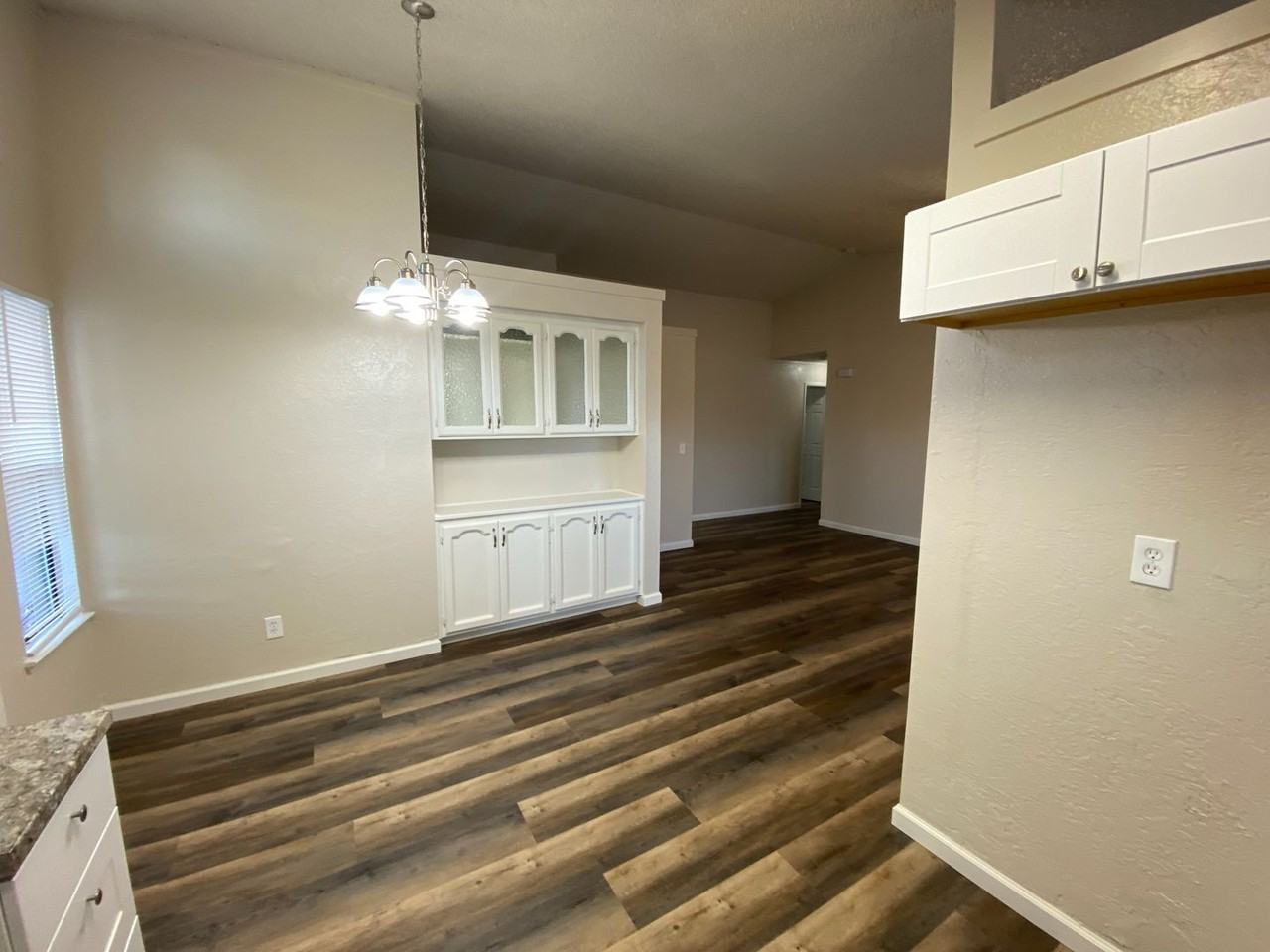 311 S Hachman St - Photo 7 of 16