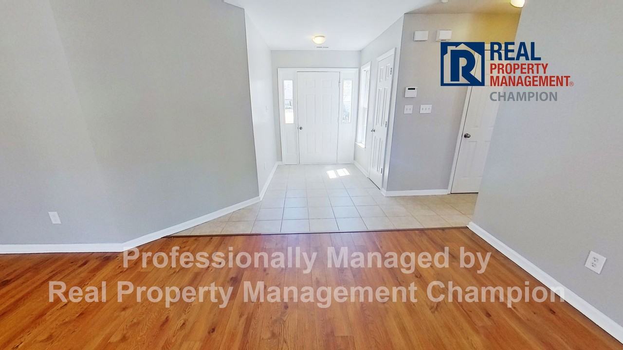 203 Worthington Pl - Photo 2 of 19