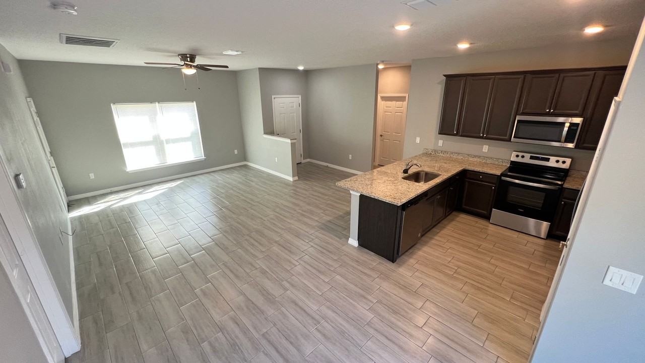 2920 Fears Rd Se ##Fl - Photo 4 of 35