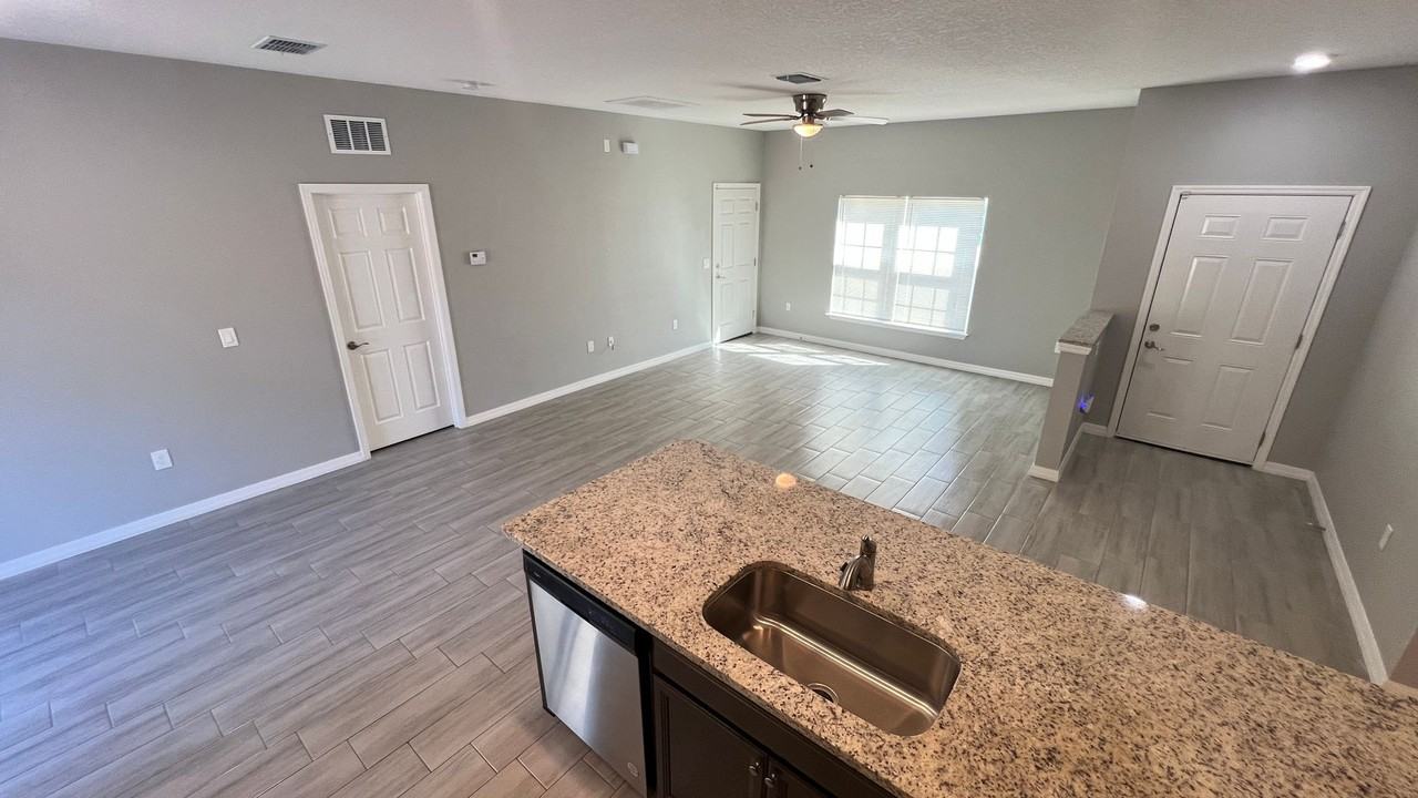 2920 Fears Rd Se ##Fl - Photo 5 of 35