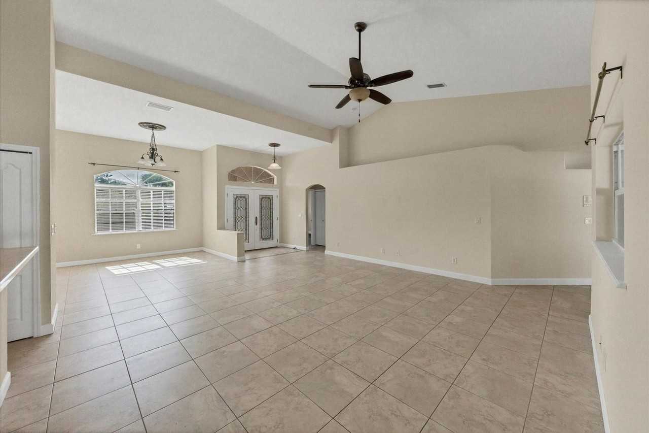 5016 Larry St - Photo 5 of 24