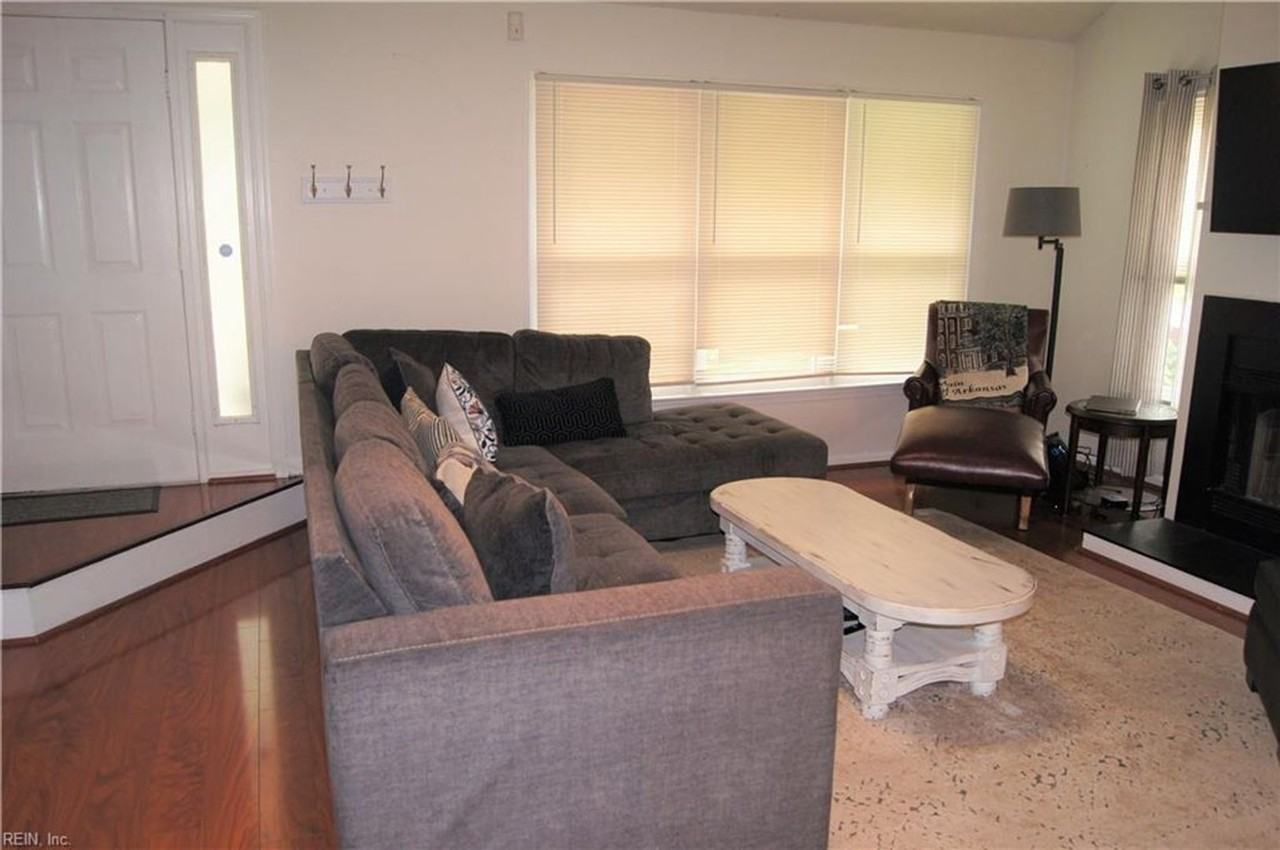 818 Meads Rd - Photo 2 of 14