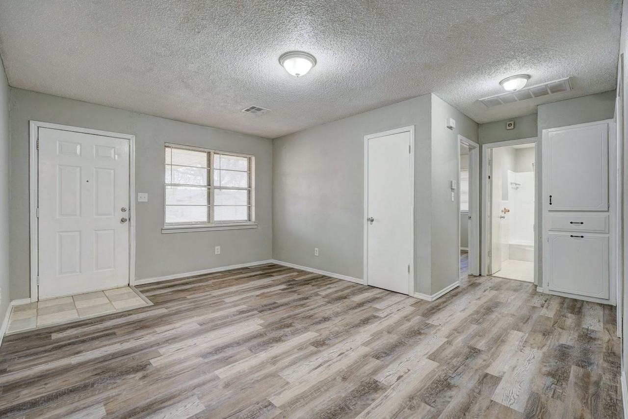 434 W Elder Dr - Photo 2 of 11