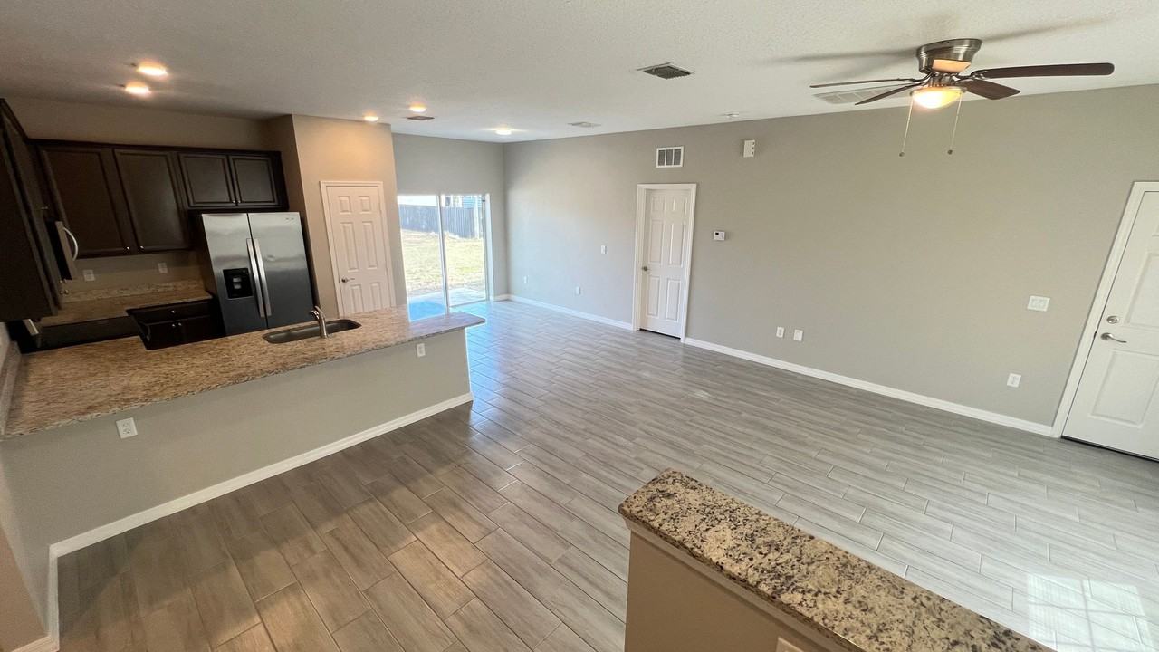 447 Scodella St Sw - Photo 5 of 32