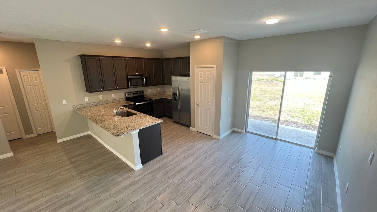 447 Scodella St Sw - Photo 7 of 32