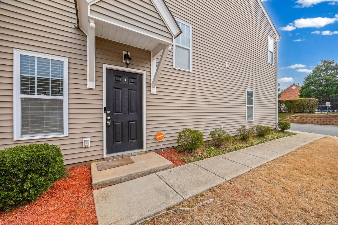 7333 Adare Mews Rd - Photo 2 of 32