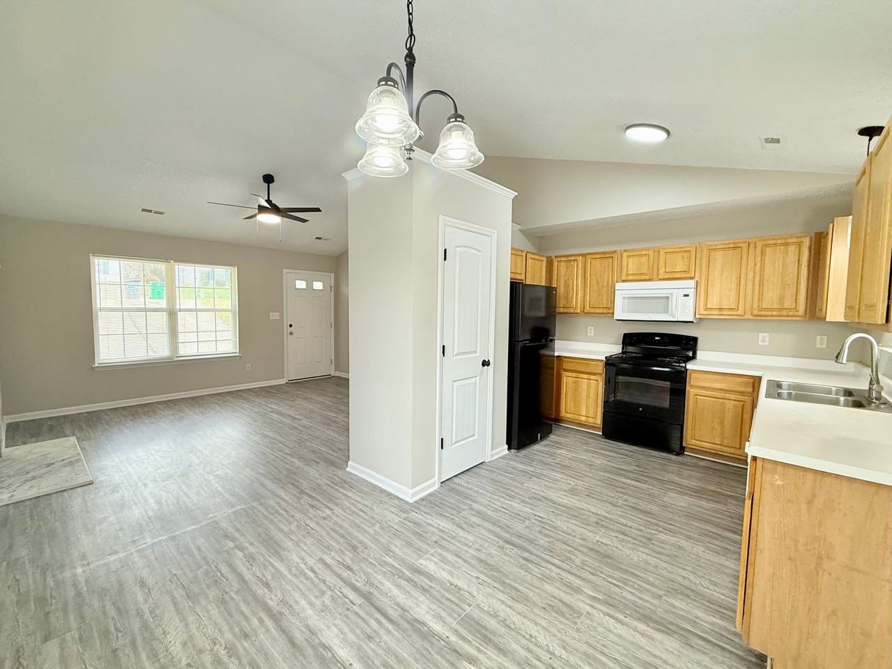 4504 Biesterfield Dr - Photo 5 of 15