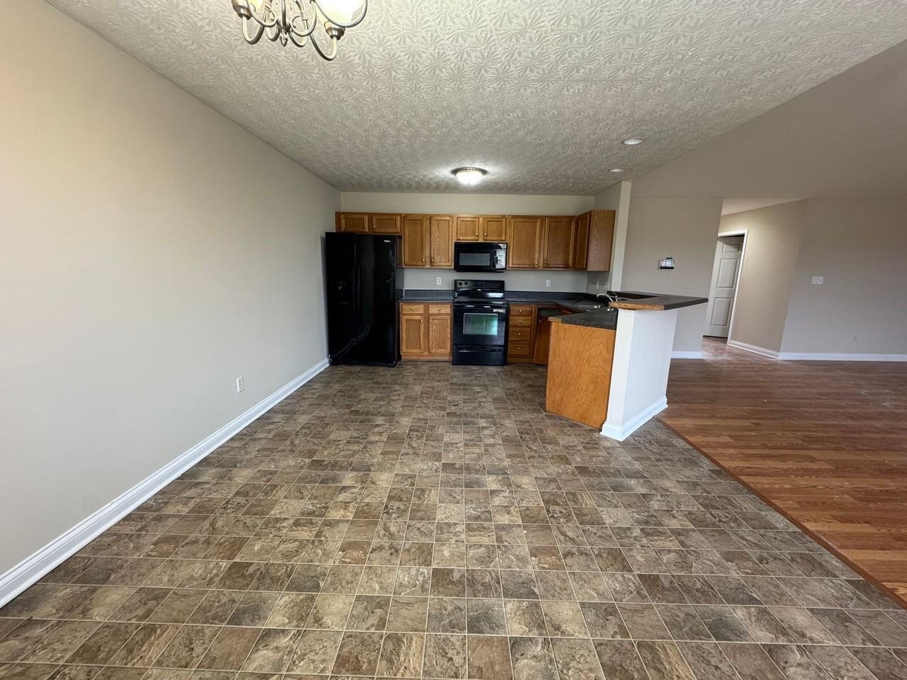 1442 Calgary Way - Photo 5 of 8