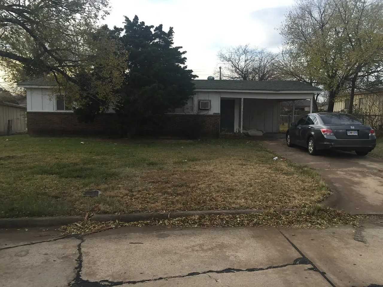 1408 Nw Ozmun Ave - Photo 2 of 10