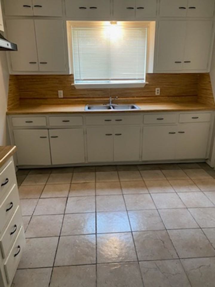 1408 Nw Ozmun Ave - Photo 3 of 10