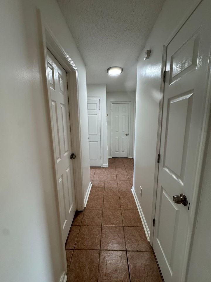 110 Fuller St - Photo 4 of 9