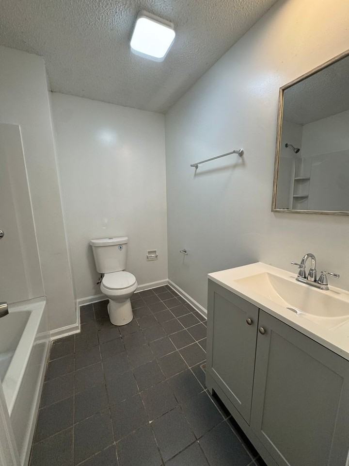 110 Fuller St - Photo 6 of 9