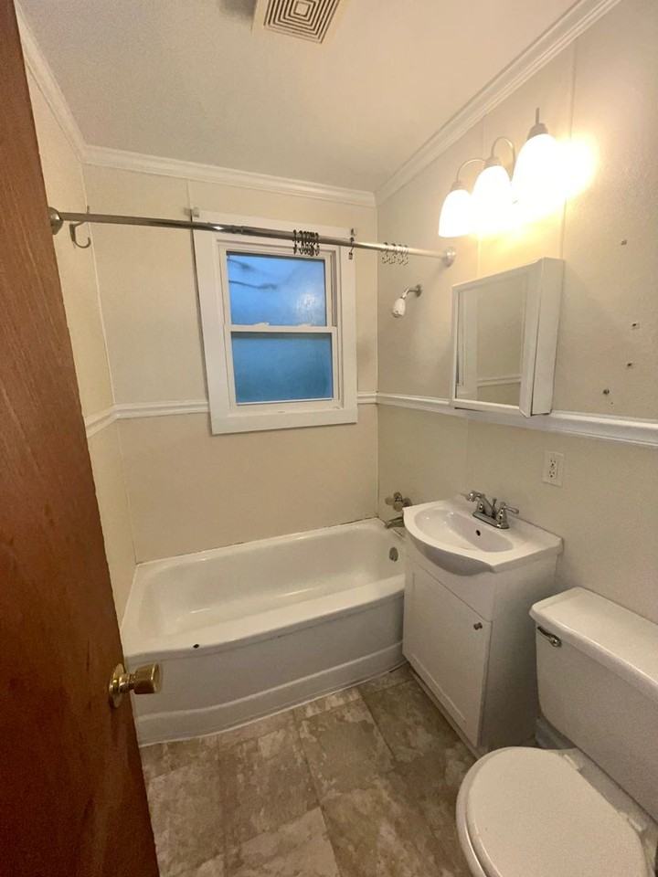 878 Greenville St - Photo 5 of 6