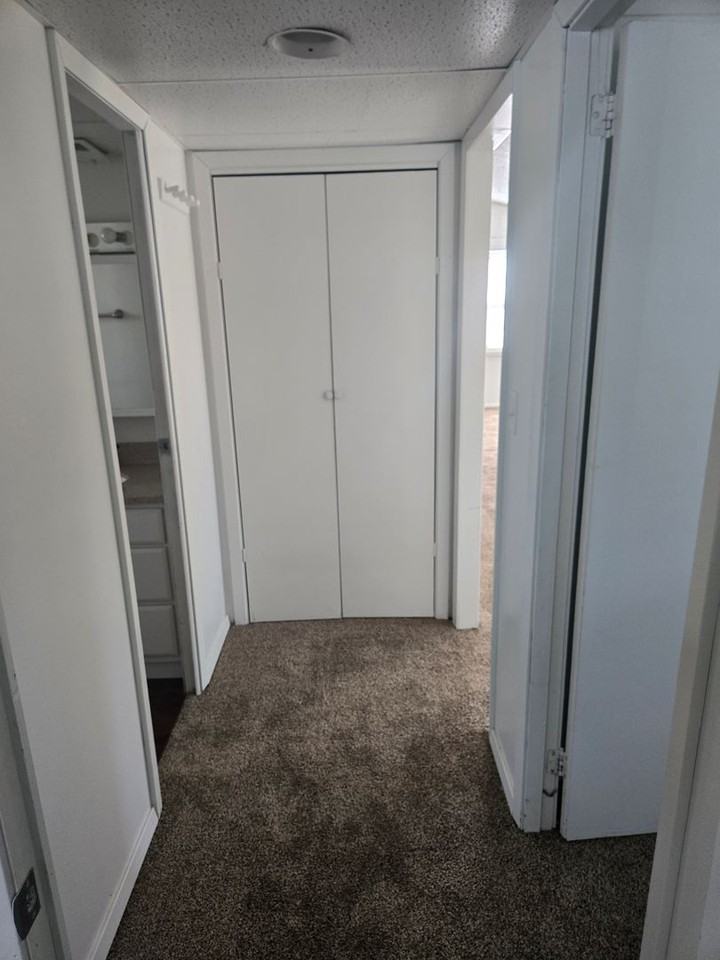 2512 W 6th St - Photo 5 of 13