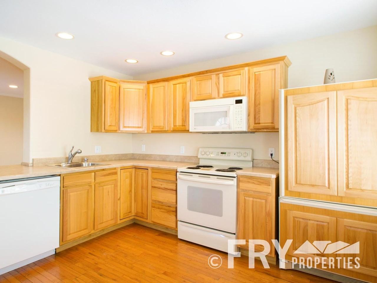 3224 Perry St - Photo 6 of 17