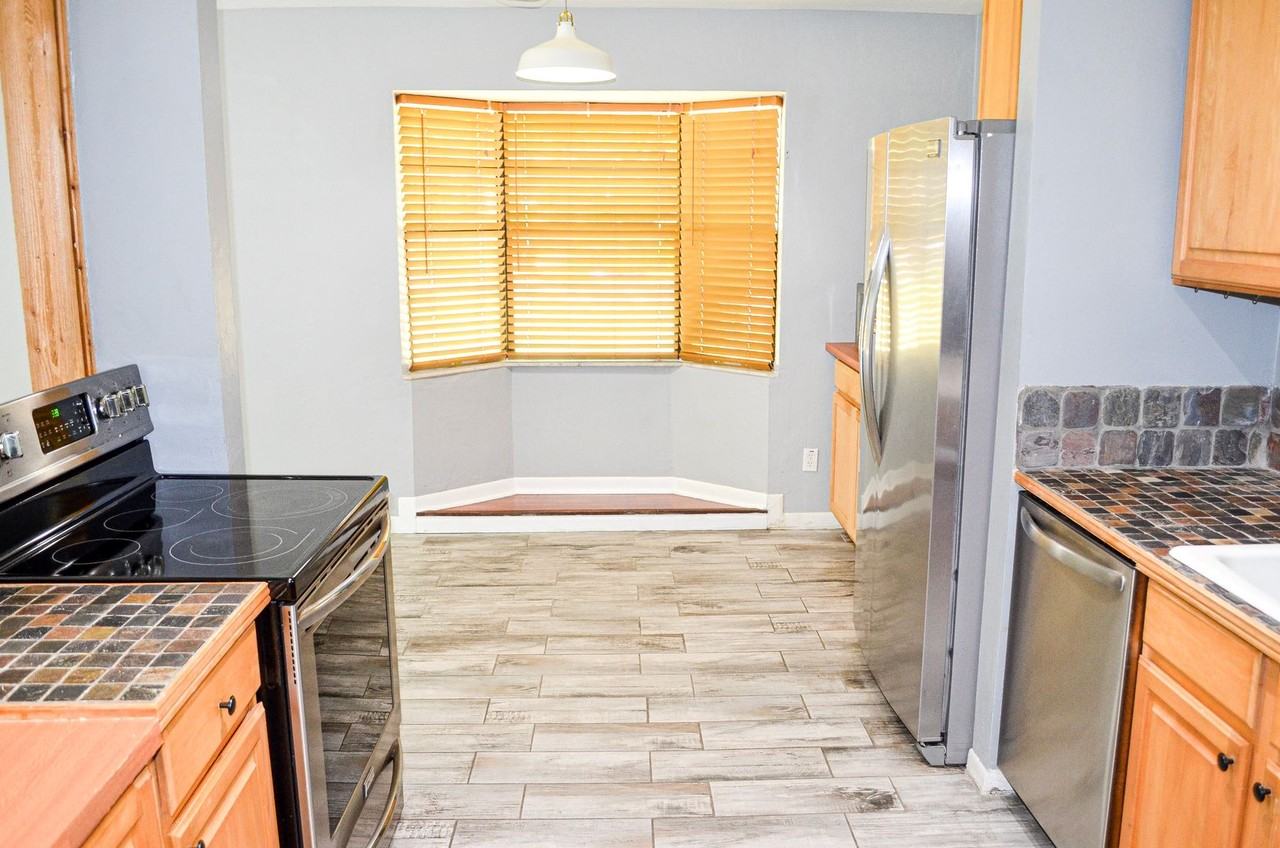 3526 Nw 53rd Ter - Photo 5 of 20