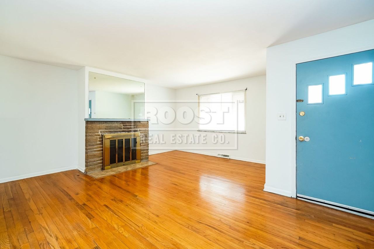 1366 Lilley Ave - Photo 3 of 15