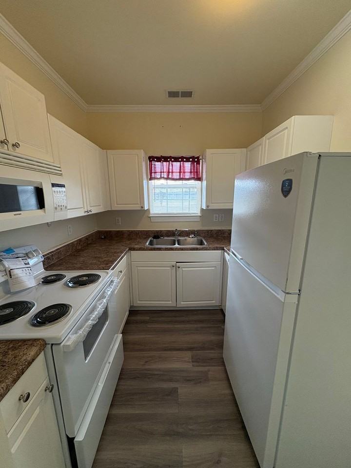 155 Yvon St - Photo 4 of 12