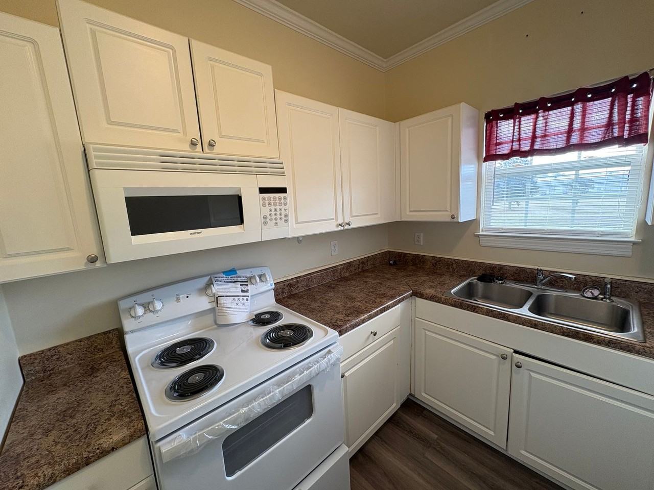 155 Yvon St - Photo 5 of 12