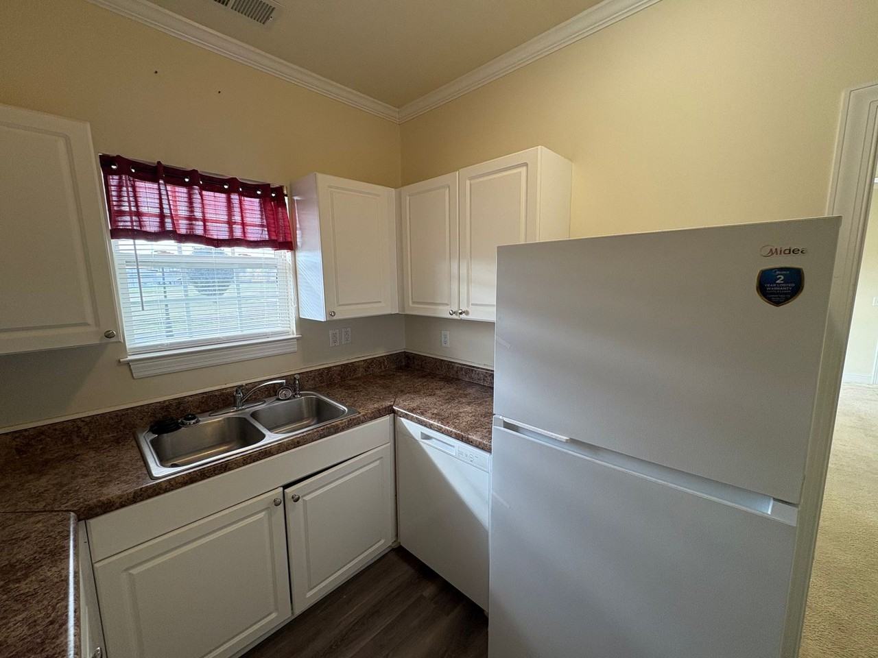 155 Yvon St - Photo 6 of 12