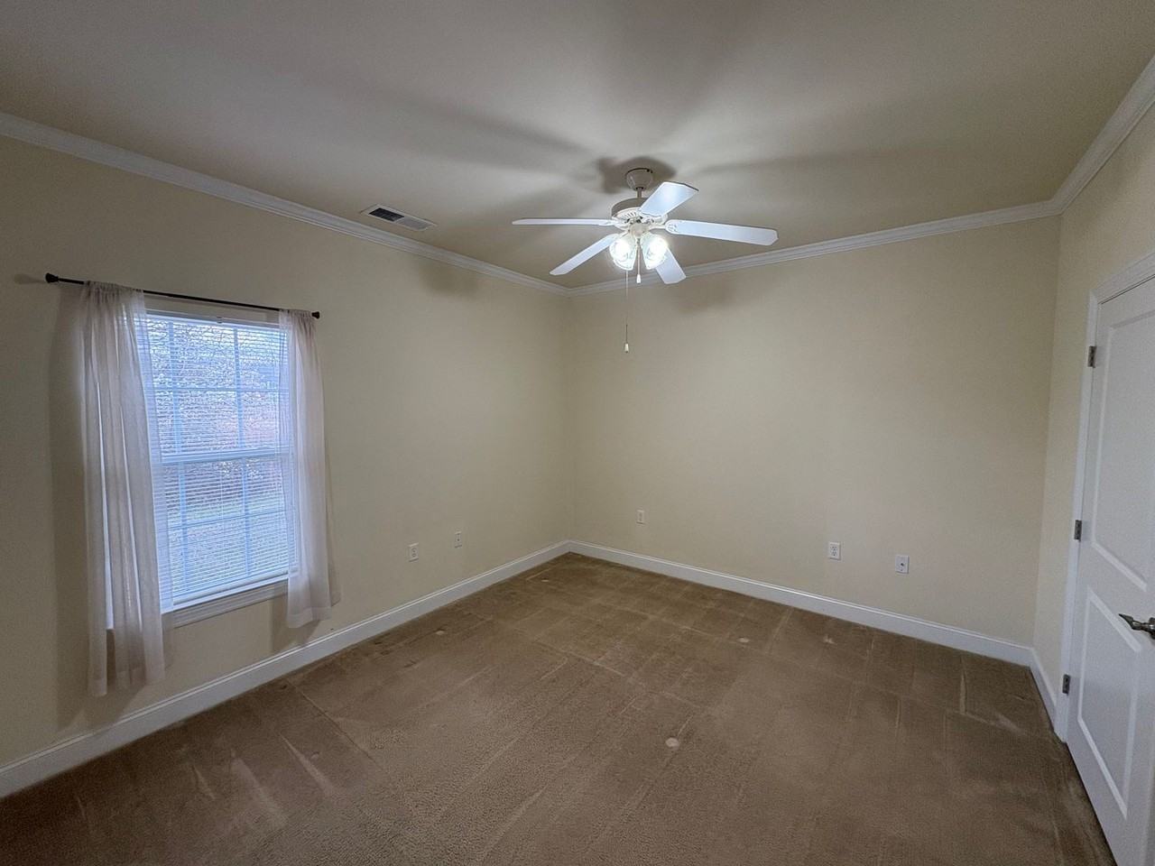 155 Yvon St - Photo 7 of 12