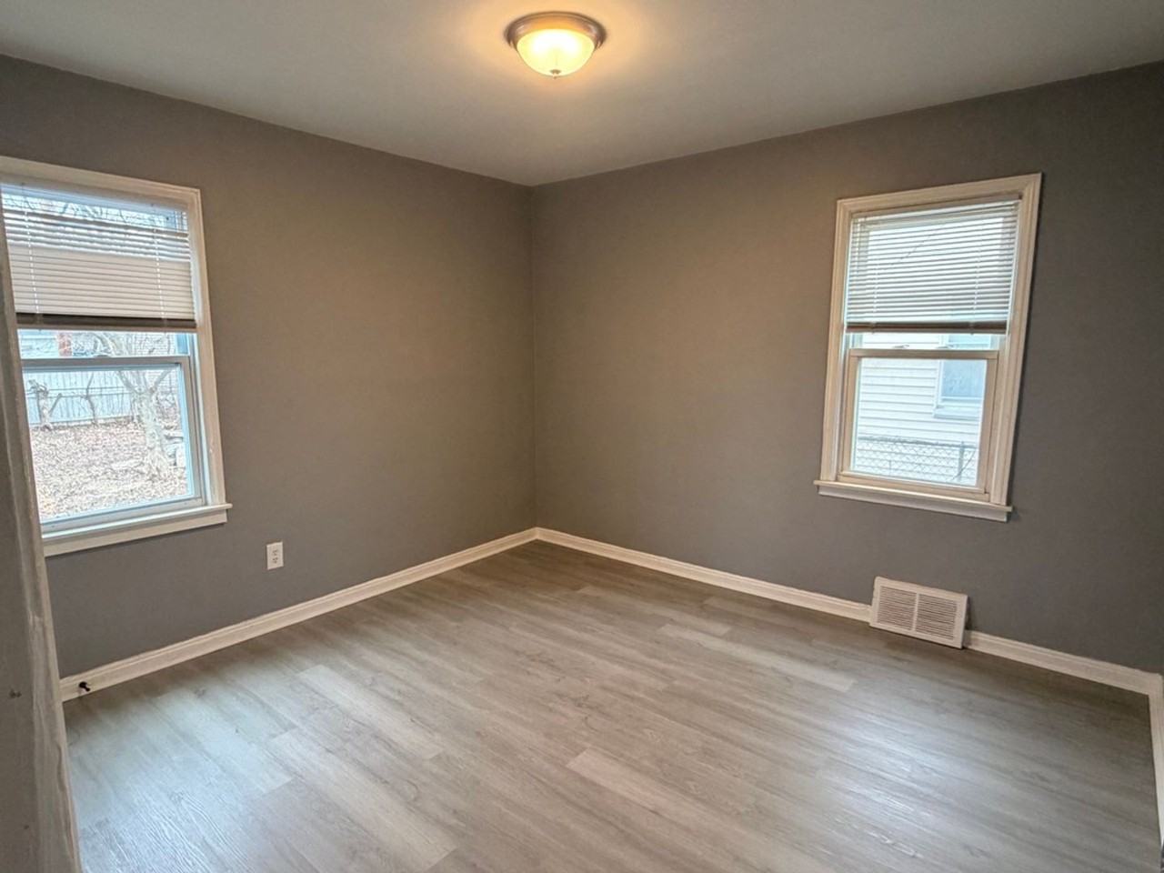 6262 Penrod St - Photo 4 of 10