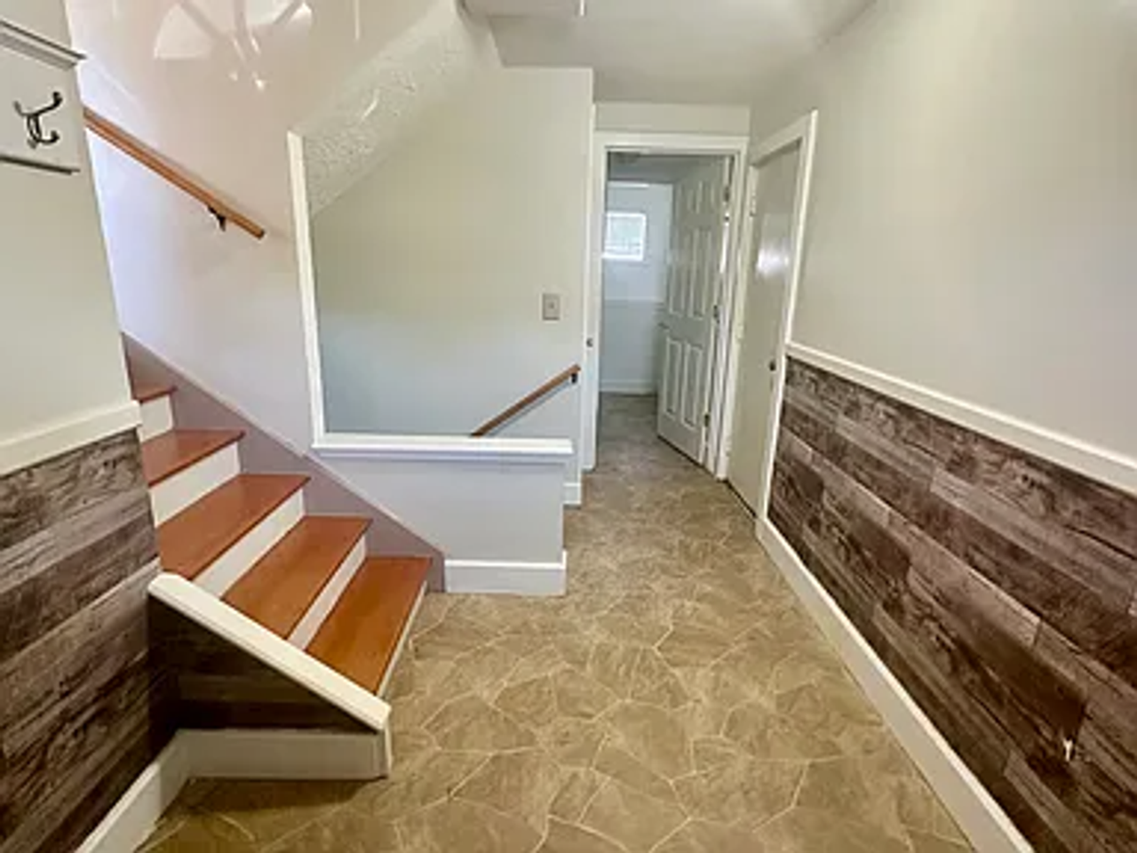 5617 N 69th St - Photo 2 of 20