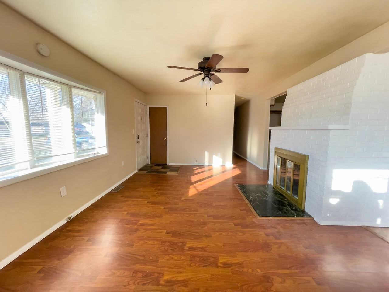 2004 S Hemlock Rd - Photo 2 of 18