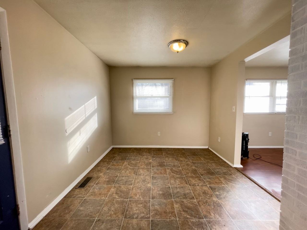 2004 S Hemlock Rd - Photo 5 of 18