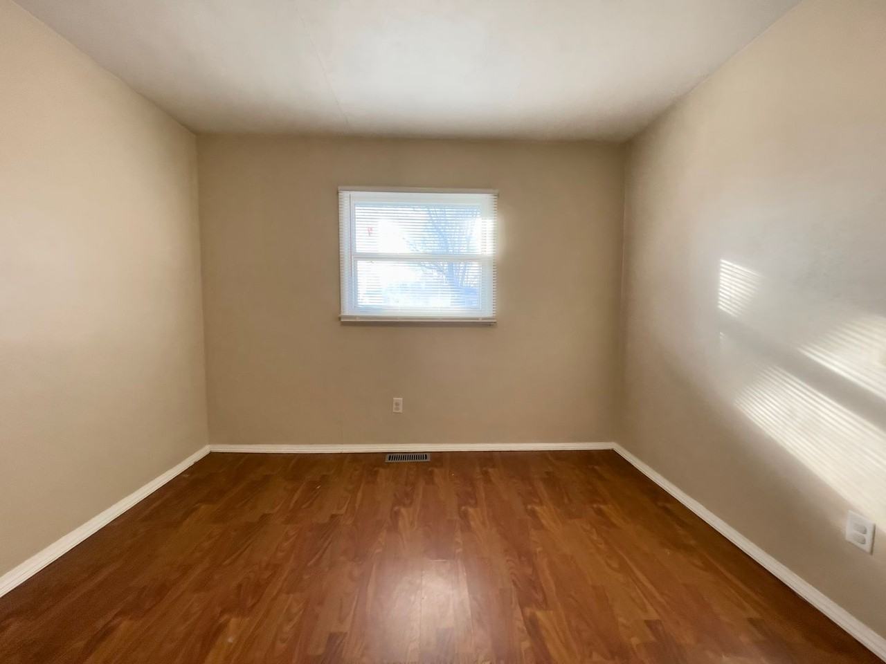 2004 S Hemlock Rd - Photo 6 of 18