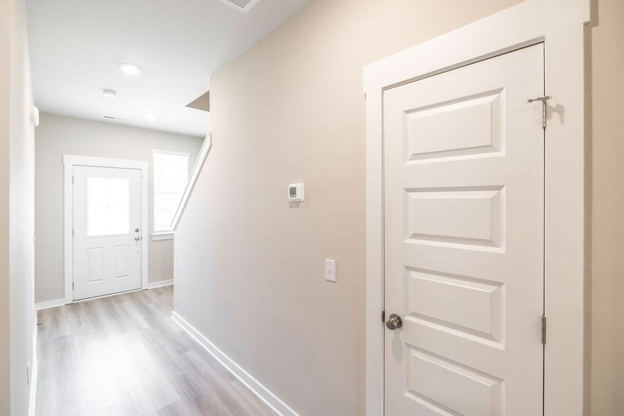 3107 Lamond Dr - Photo 2 of 38