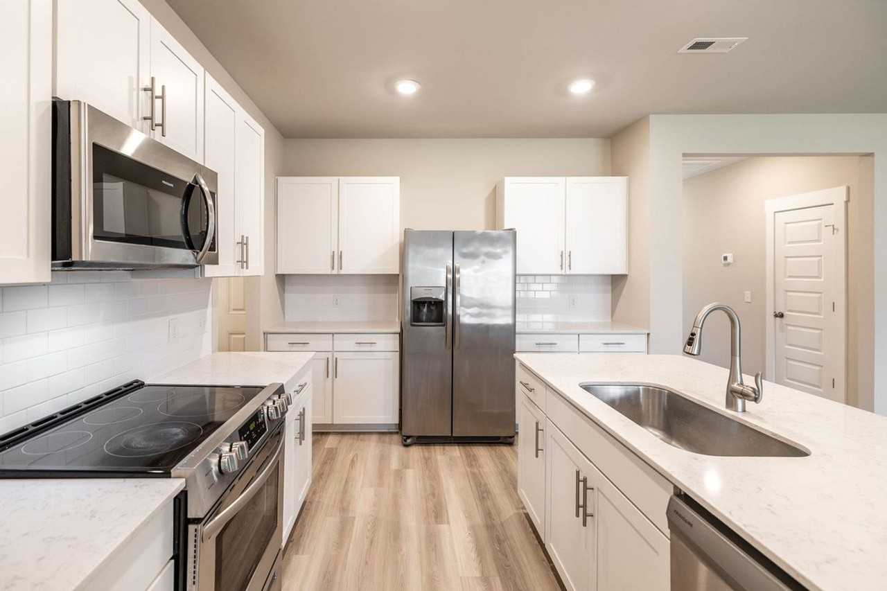 3107 Lamond Dr - Photo 7 of 38