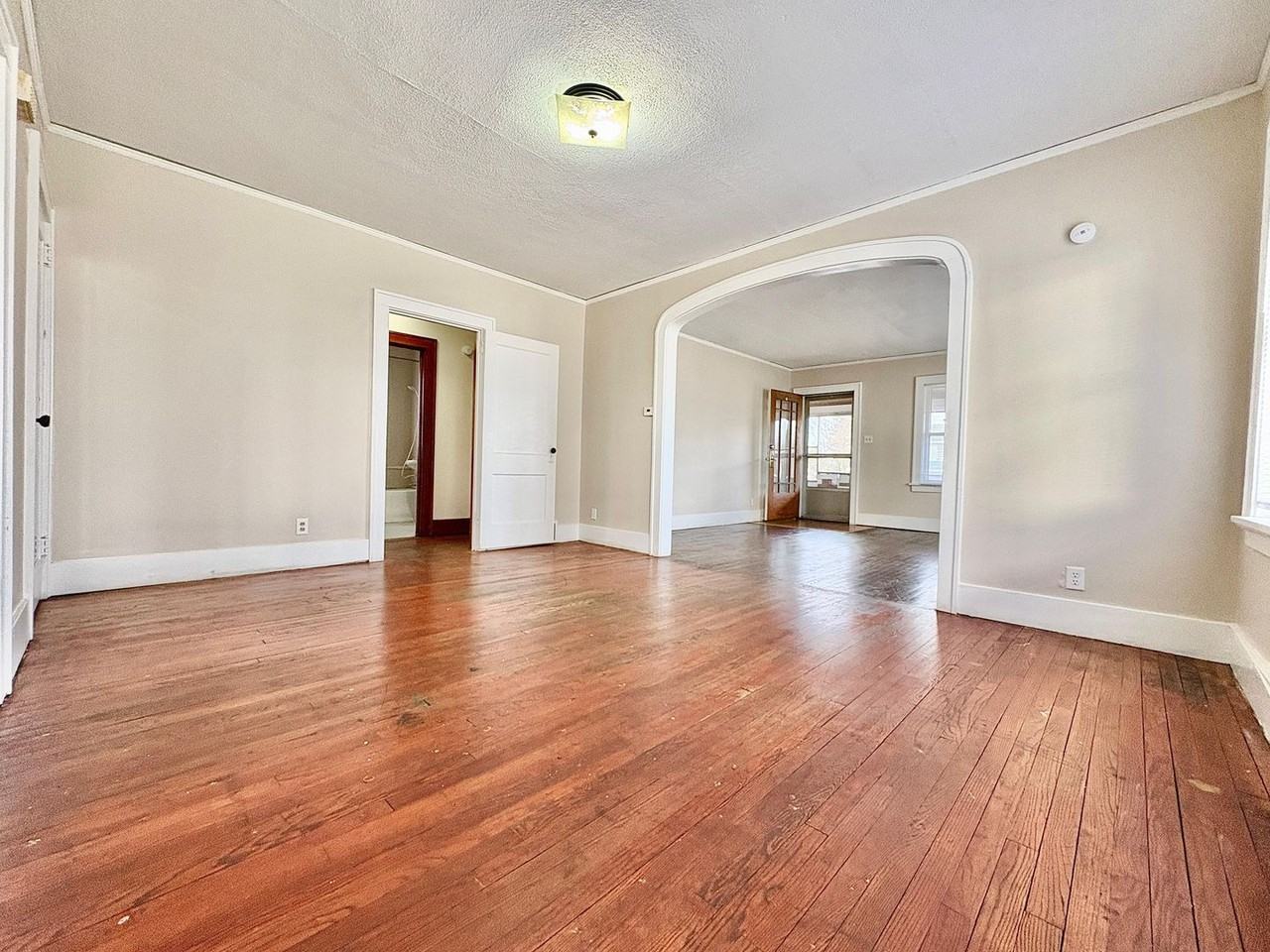 1815 Kemble Ave - Photo 4 of 20