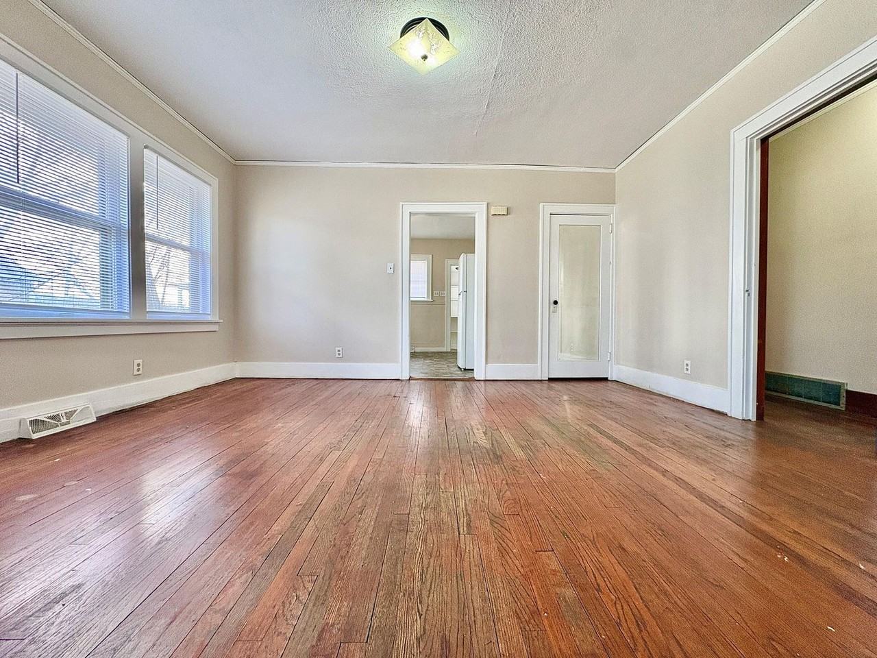 1815 Kemble Ave - Photo 5 of 20