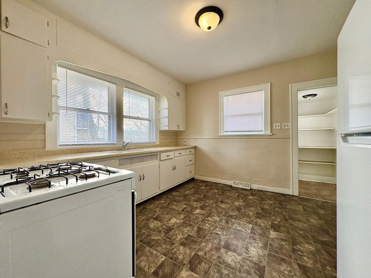 1815 Kemble Ave - Photo 6 of 20