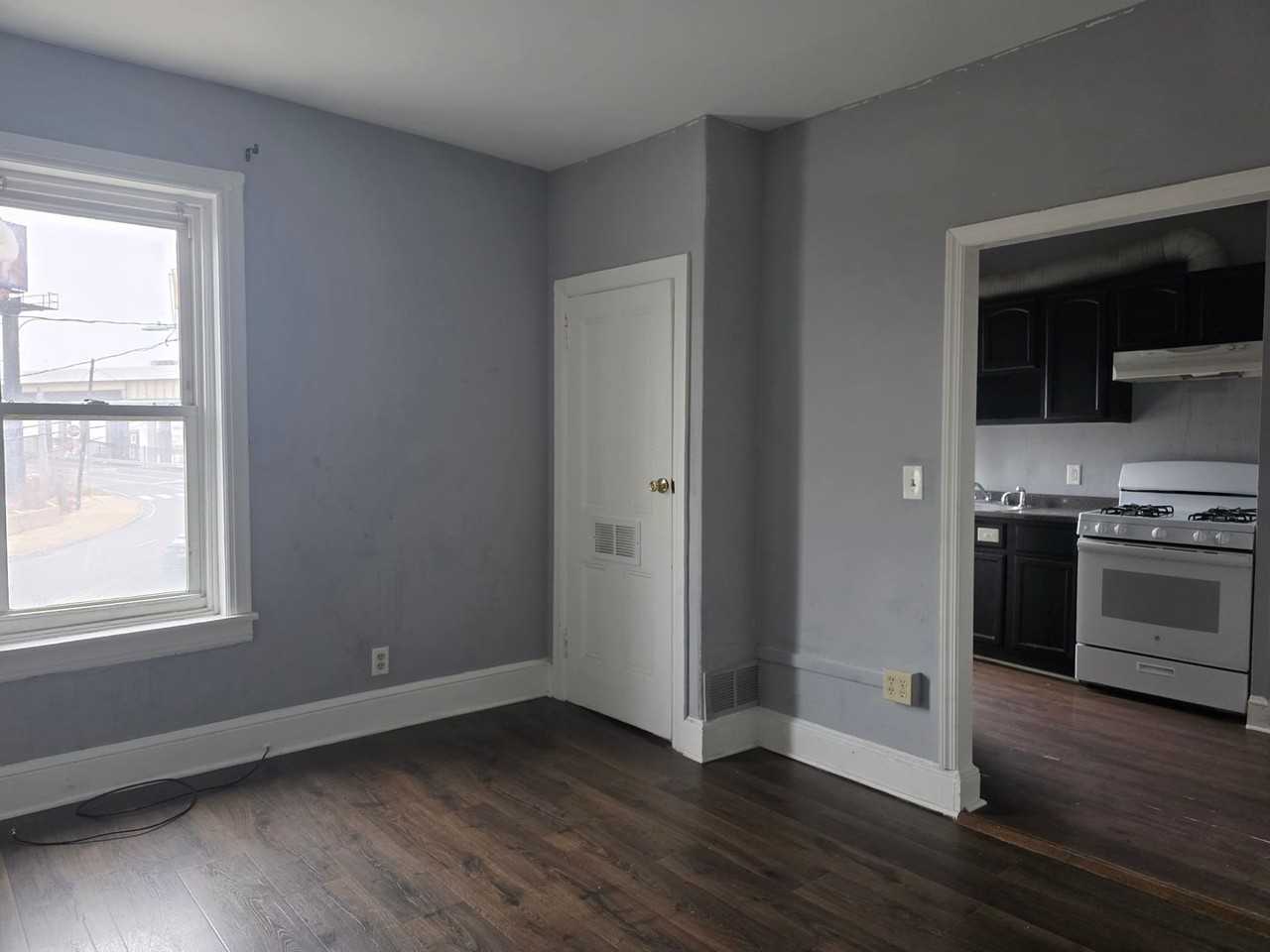 211 Maryland Ave - Photo 3 of 4