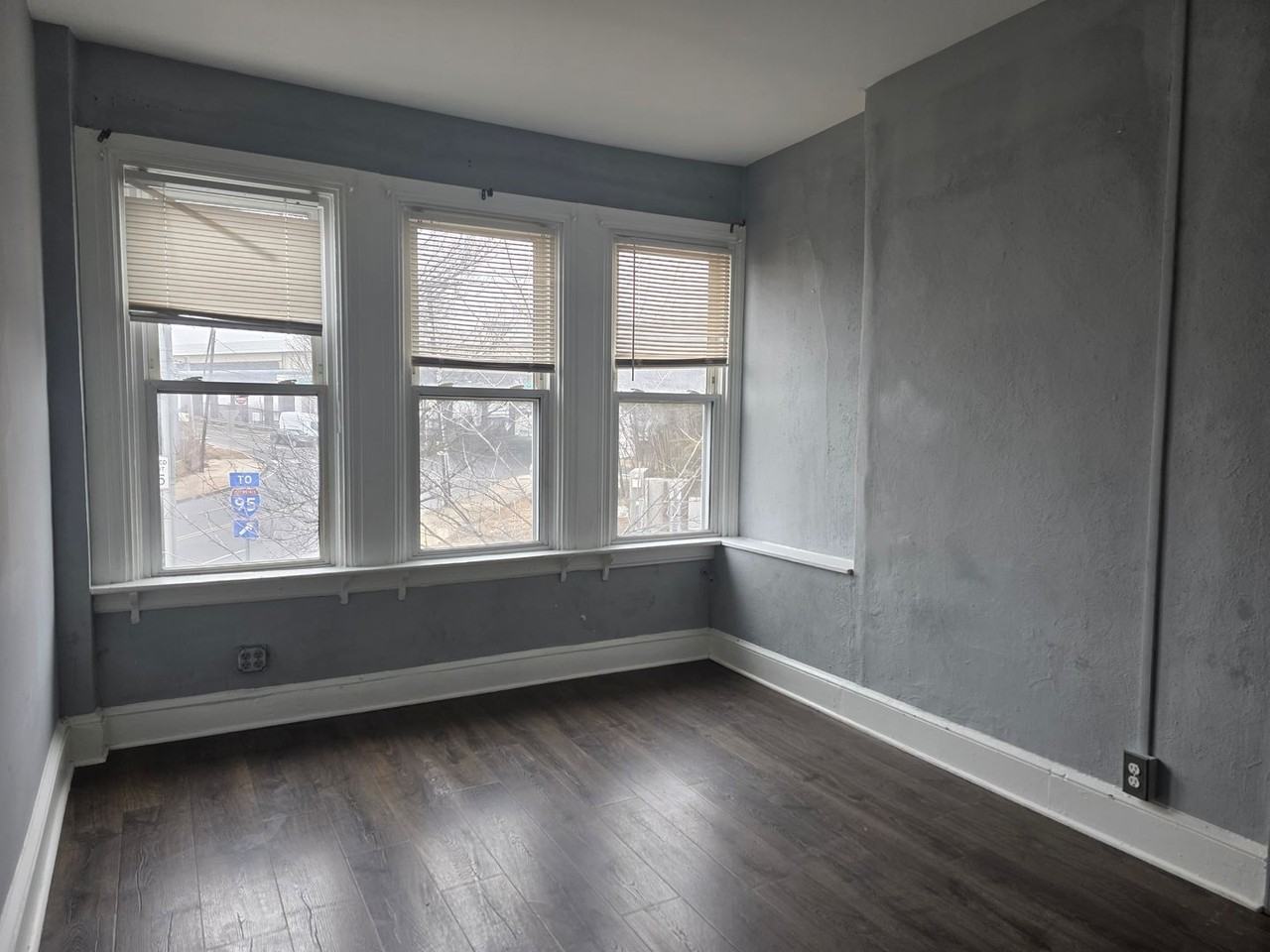 211 Maryland Ave - Photo 4 of 4