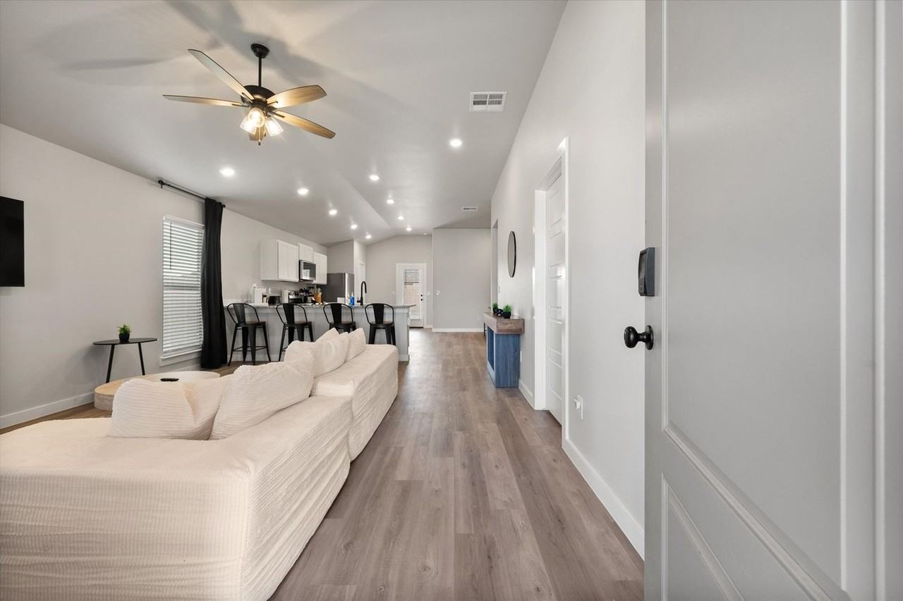 2146 Kokomo Ave - Photo 5 of 27