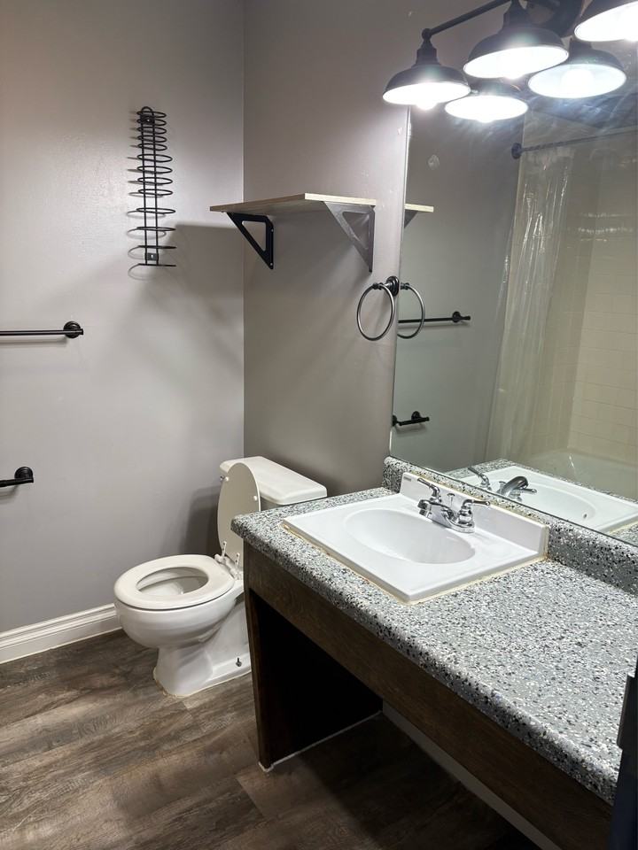 301 W Adams Street - Photo 3 of 5