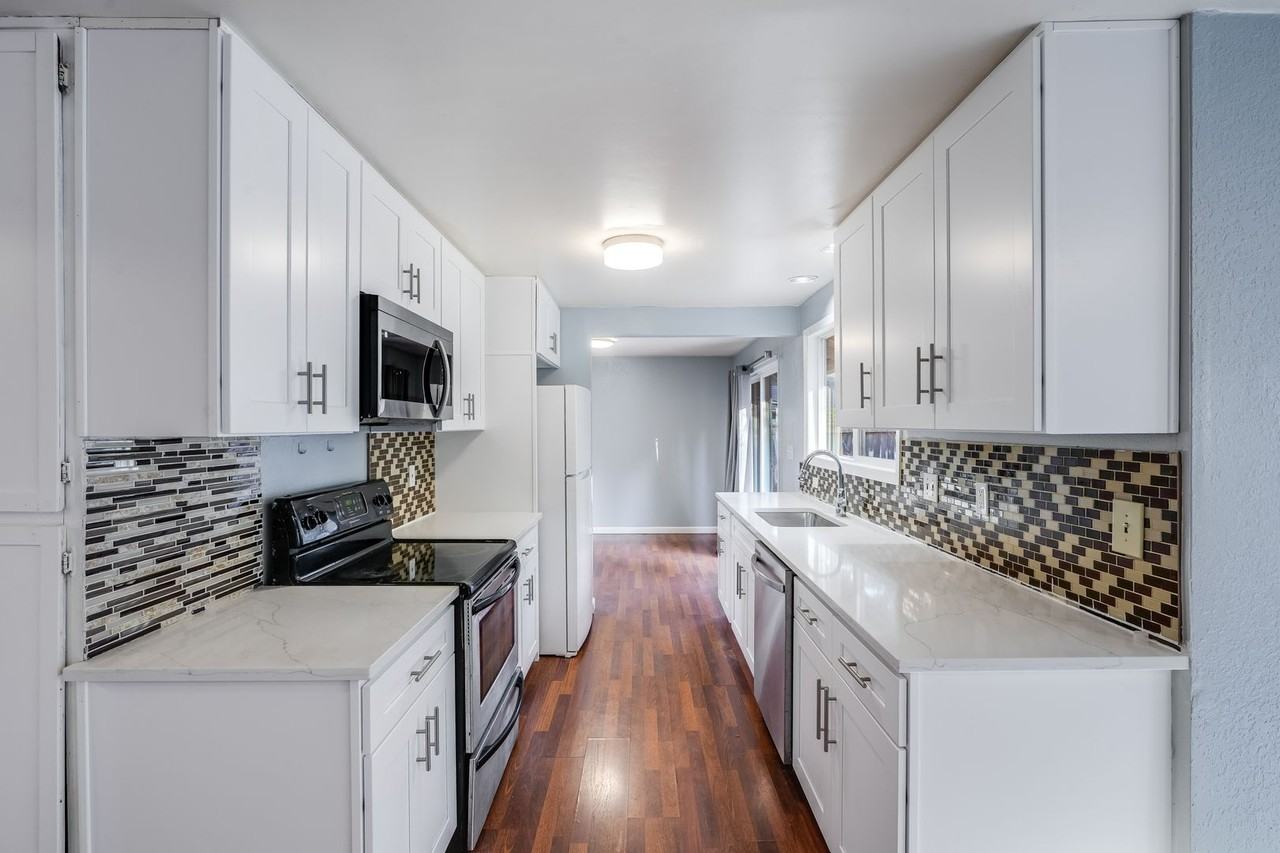 6570 Sw Dale Ave - Photo 3 of 14