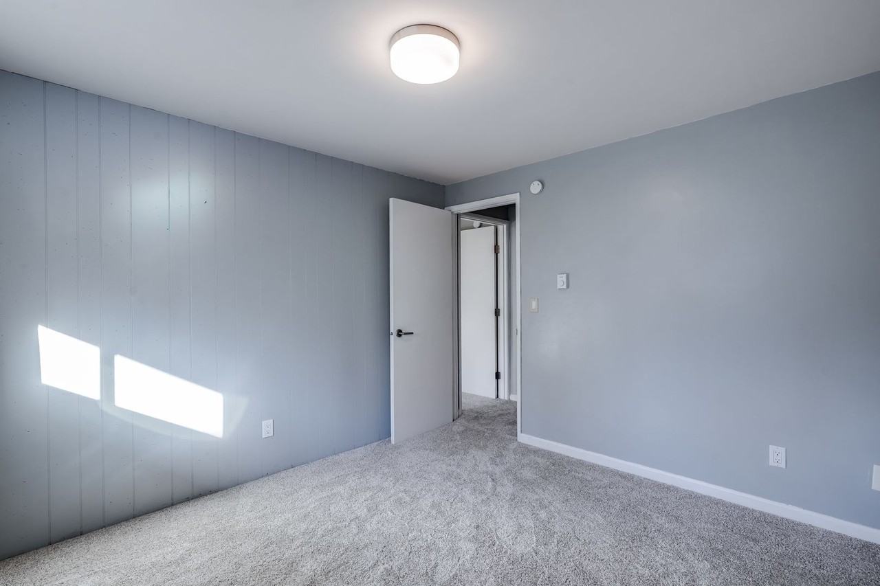 6570 Sw Dale Ave - Photo 5 of 14