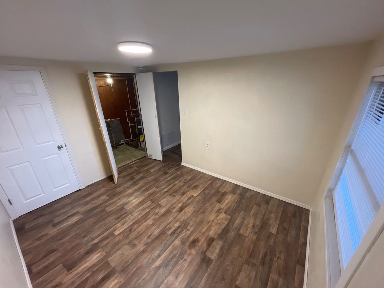 216 W 12th St - Photo 2 of 7