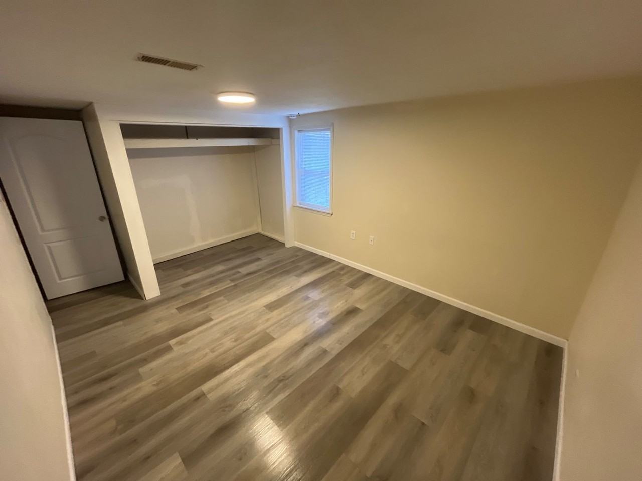 216 W 12th St - Photo 3 of 7